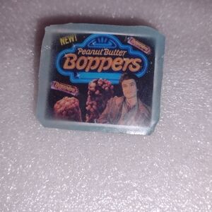 STRANGER THINGS STEVE HARRINGTON PEANUT BUTTER BOPPERS GLOW PIN